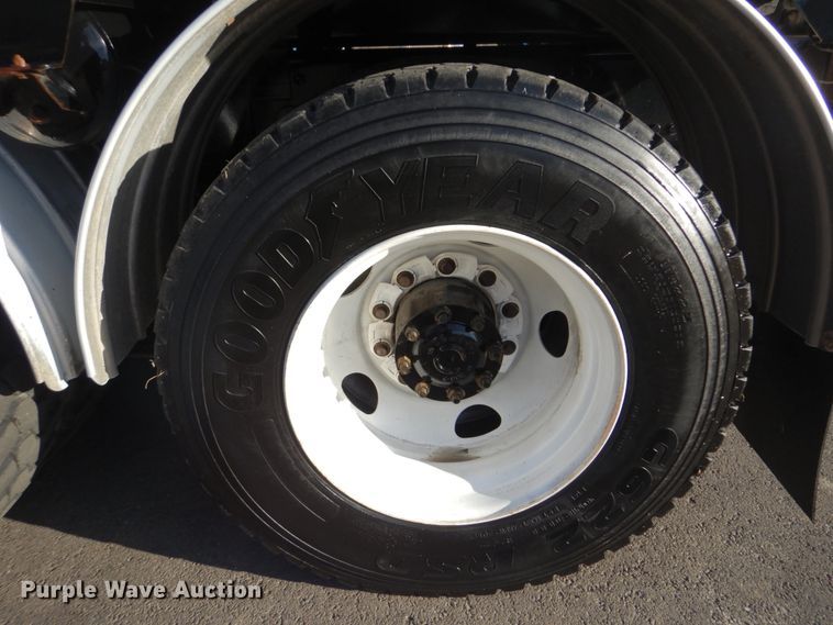 image for item FF9132 2005 Sterling L-Line vacuum truck