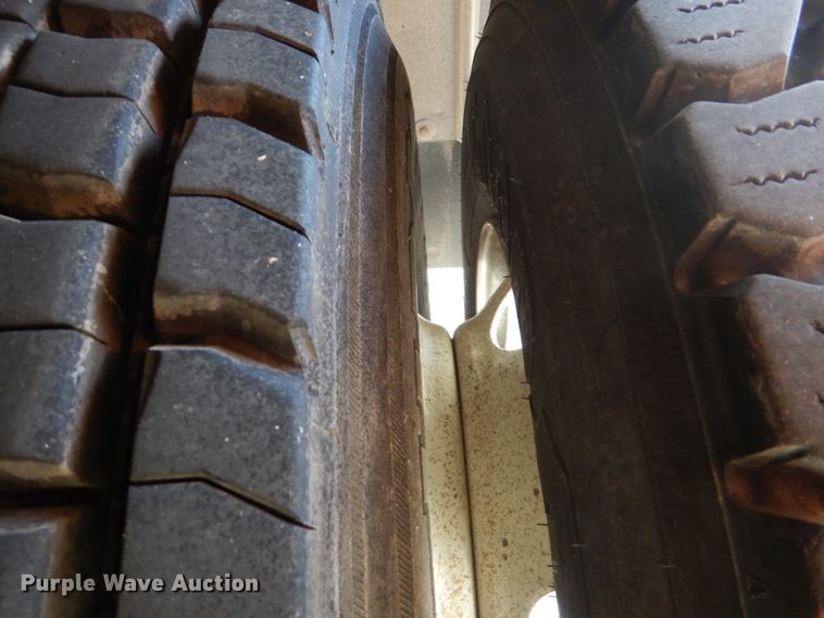 image for item FF9132 2005 Sterling L-Line vacuum truck