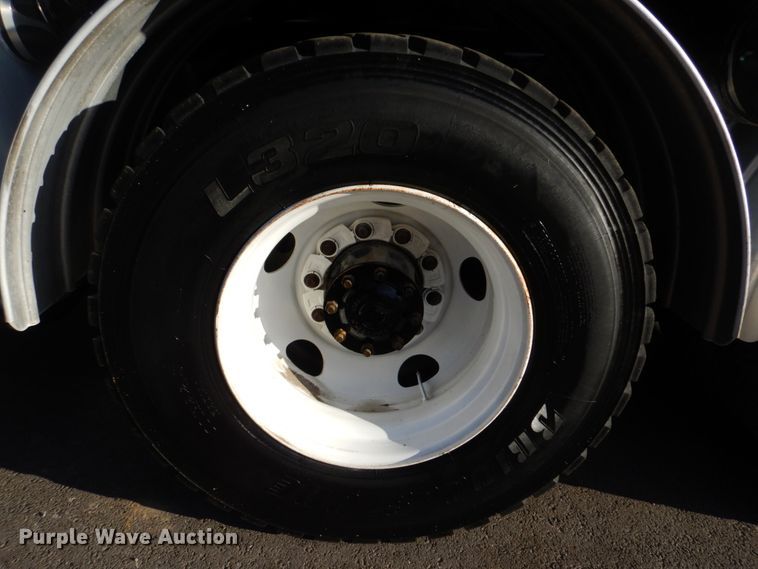 image for item FF9132 2005 Sterling L-Line vacuum truck