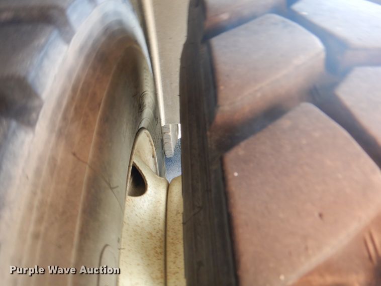 image for item FF9132 2005 Sterling L-Line vacuum truck