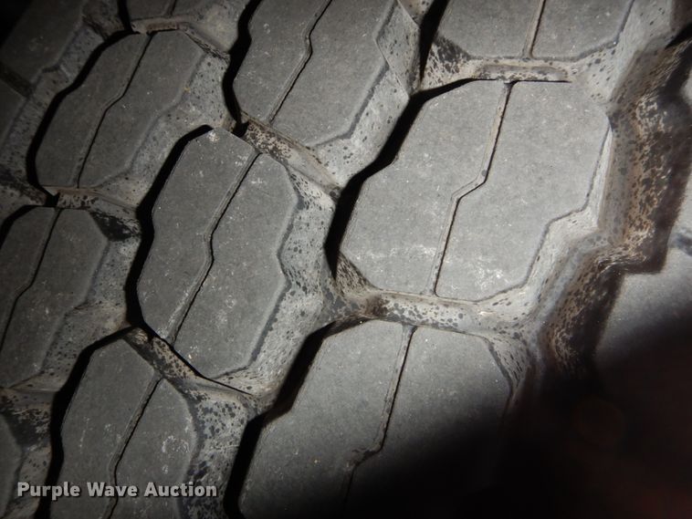 image for item FF9132 2005 Sterling L-Line vacuum truck