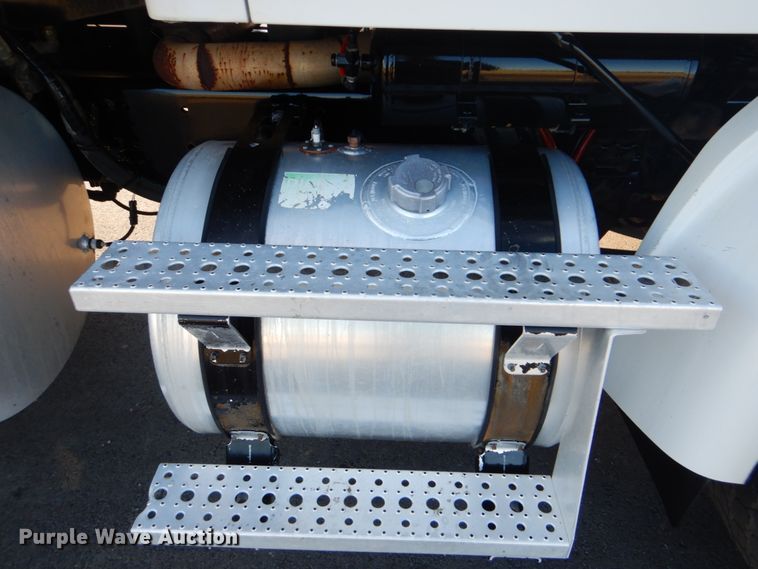 image for item FF9132 2005 Sterling L-Line vacuum truck