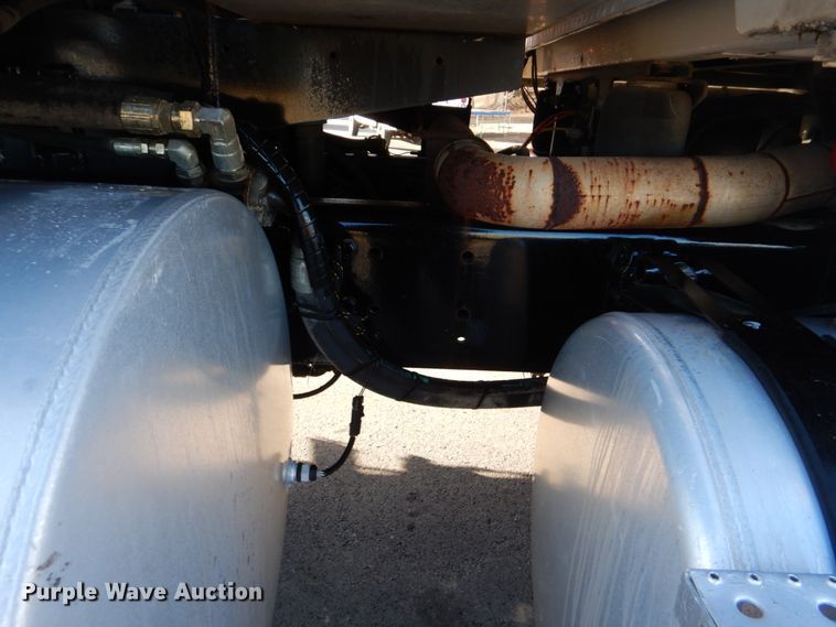 image for item FF9132 2005 Sterling L-Line vacuum truck