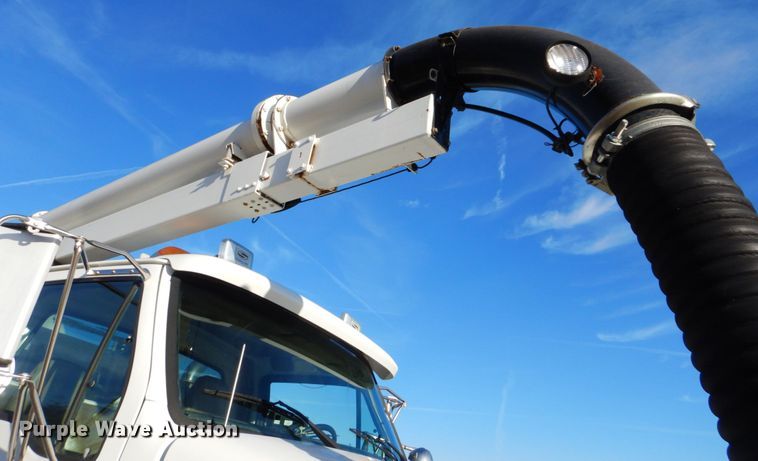 image for item FF9132 2005 Sterling L-Line vacuum truck