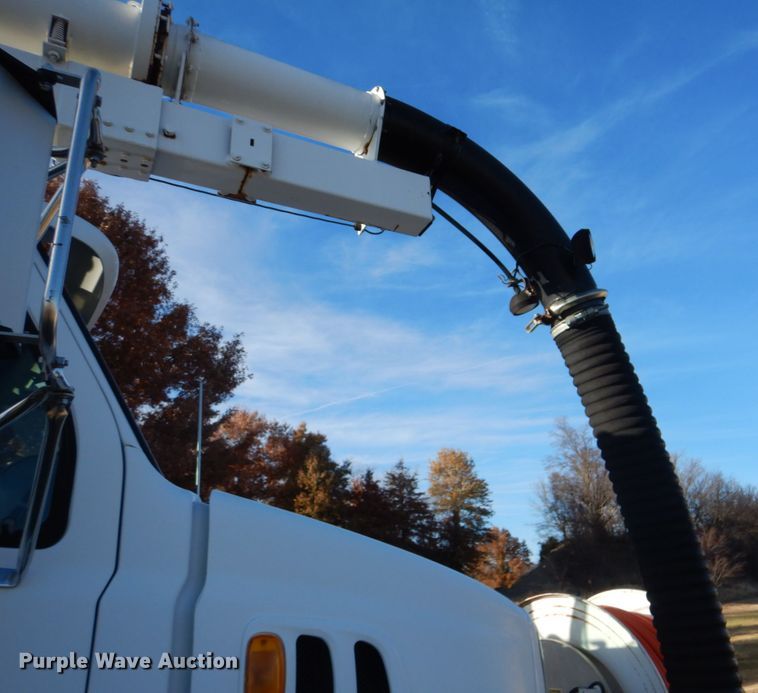 image for item FF9132 2005 Sterling L-Line vacuum truck