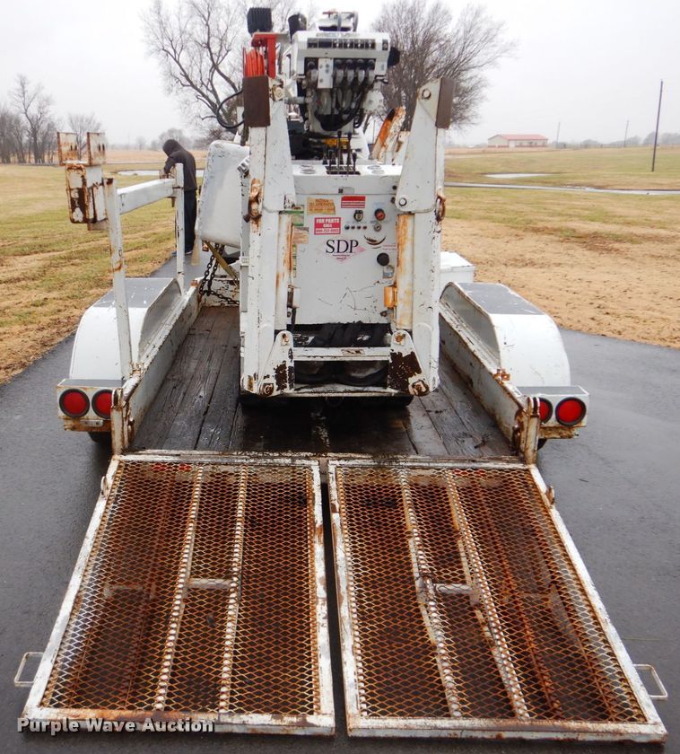 image for item FF9147 2003 SDP EZH3P22H mini digger derrick