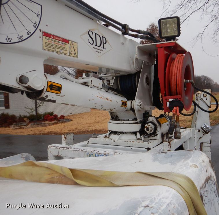 image for item FF9147 2003 SDP EZH3P22H mini digger derrick