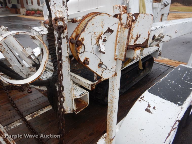 image for item FF9147 2003 SDP EZH3P22H mini digger derrick