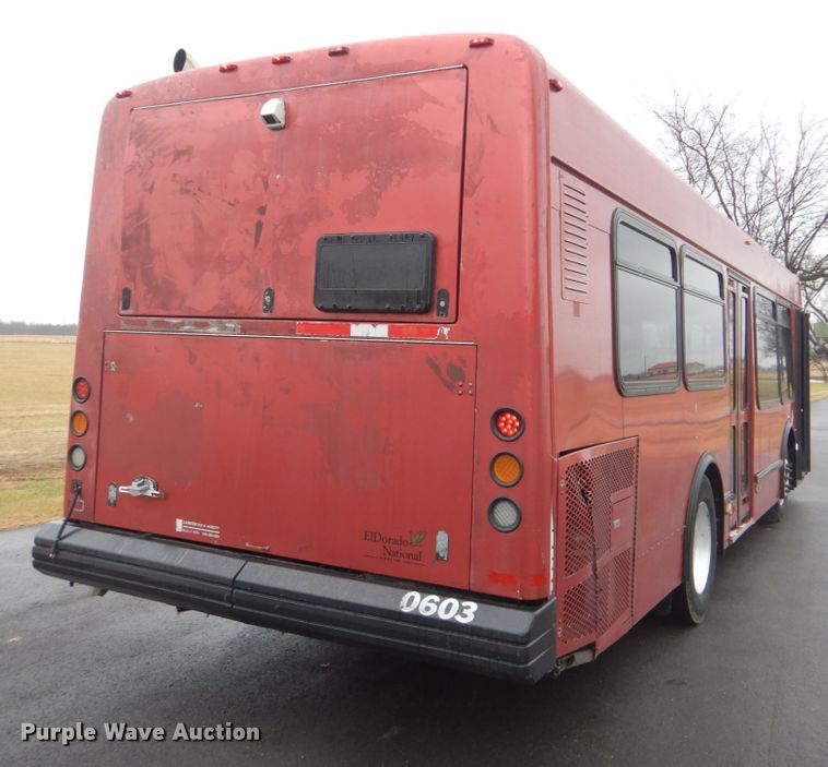 image for item FF9151 2006 El Dorado EZ Rider II coach bus