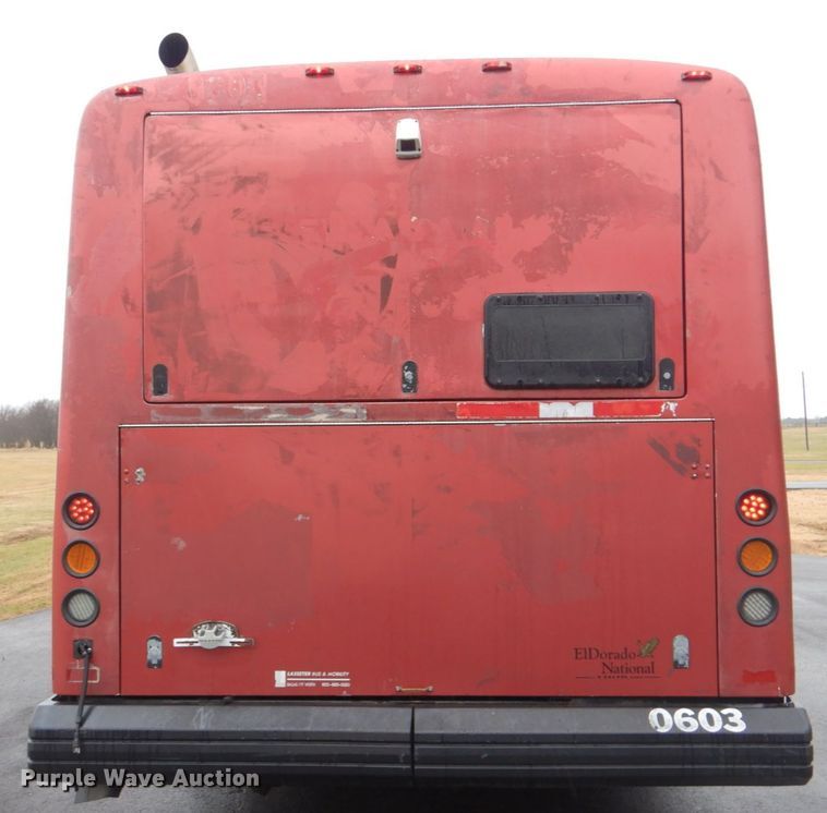 image for item FF9151 2006 El Dorado EZ Rider II coach bus