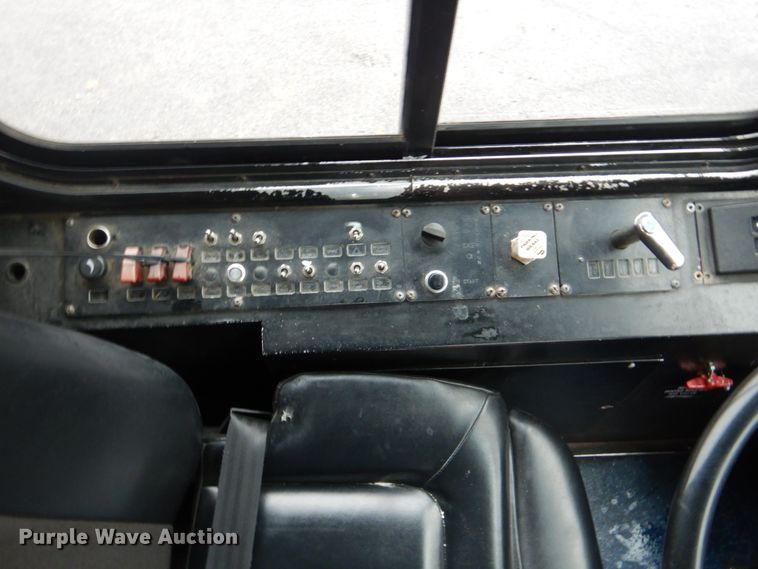 image for item FF9151 2006 El Dorado EZ Rider II coach bus