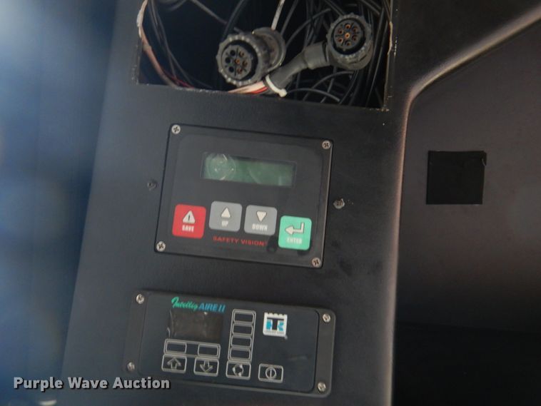 image for item FF9151 2006 El Dorado EZ Rider II coach bus