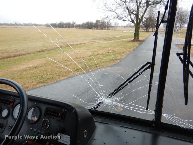 image for item FF9151 2006 El Dorado EZ Rider II coach bus