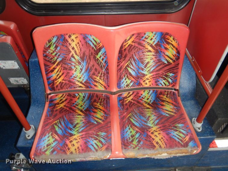 image for item FF9151 2006 El Dorado EZ Rider II coach bus