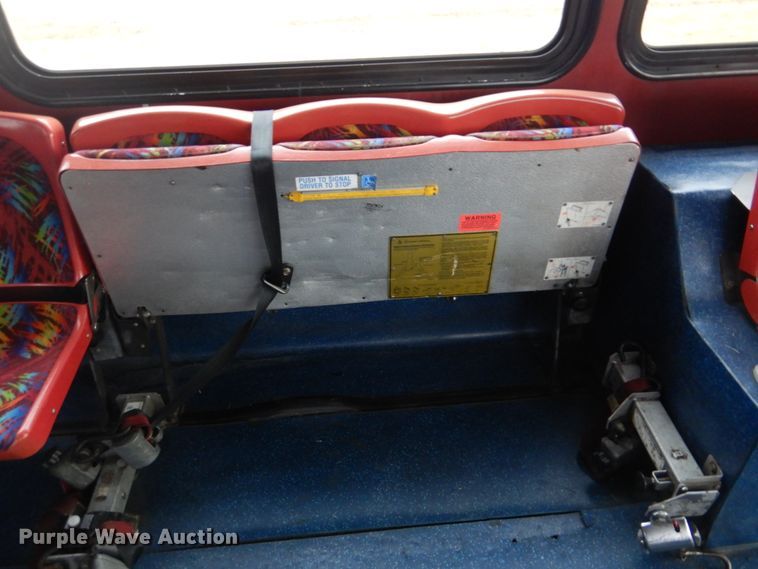 image for item FF9151 2006 El Dorado EZ Rider II coach bus