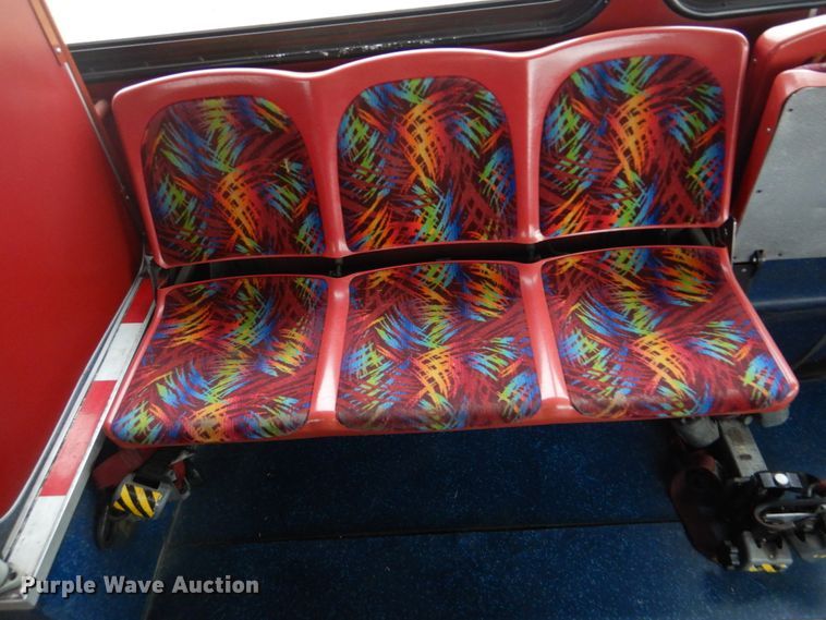 image for item FF9151 2006 El Dorado EZ Rider II coach bus