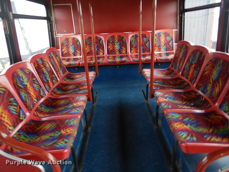 image for item FF9151 2006 El Dorado EZ Rider II coach bus