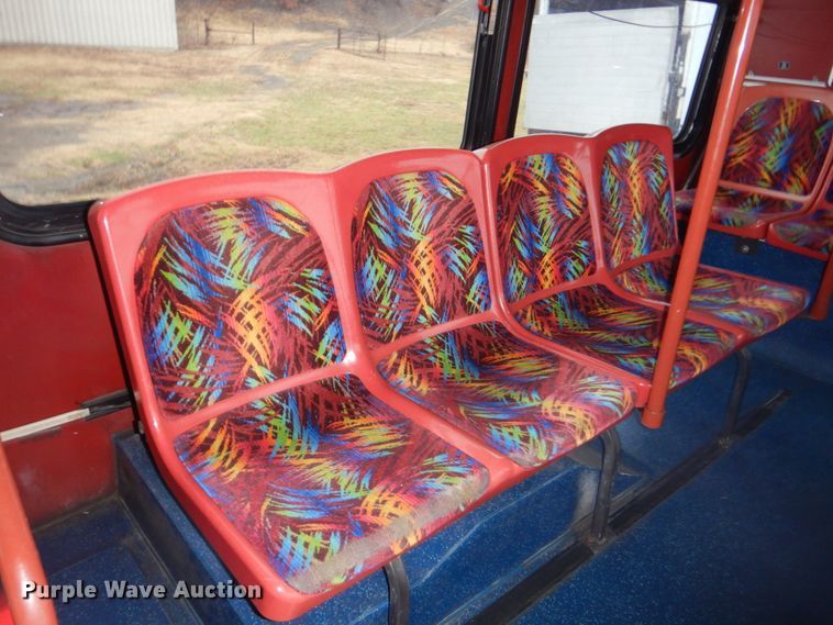 image for item FF9151 2006 El Dorado EZ Rider II coach bus