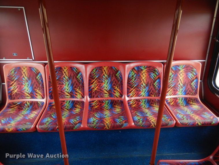 image for item FF9151 2006 El Dorado EZ Rider II coach bus