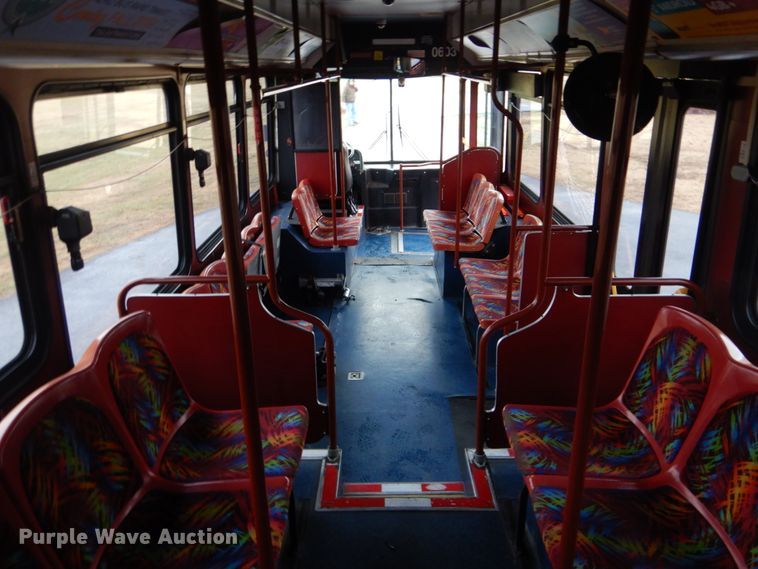 image for item FF9151 2006 El Dorado EZ Rider II coach bus