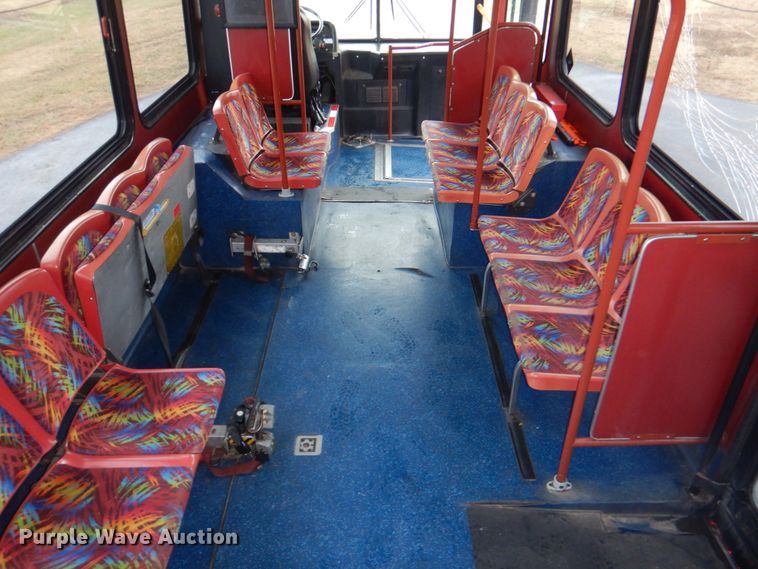 image for item FF9151 2006 El Dorado EZ Rider II coach bus