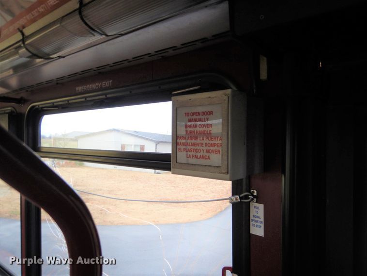 image for item FF9151 2006 El Dorado EZ Rider II coach bus