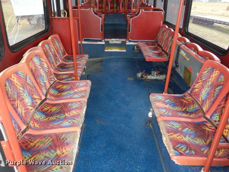 image for item FF9151 2006 El Dorado EZ Rider II coach bus