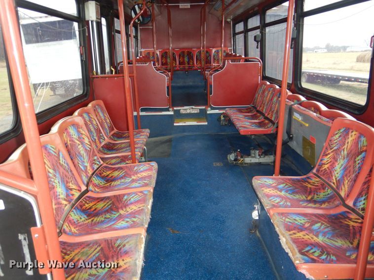 image for item FF9151 2006 El Dorado EZ Rider II coach bus