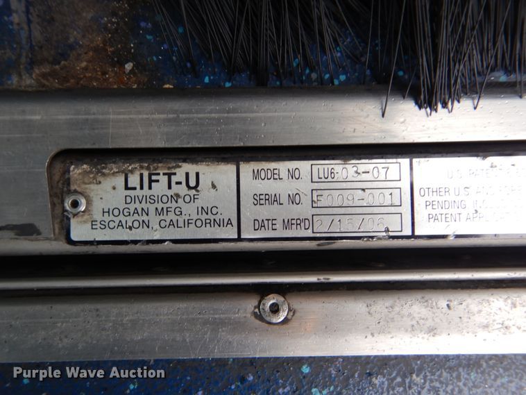 image for item FF9151 2006 El Dorado EZ Rider II coach bus