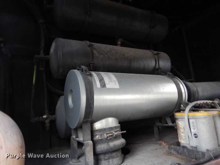 image for item FF9151 2006 El Dorado EZ Rider II coach bus