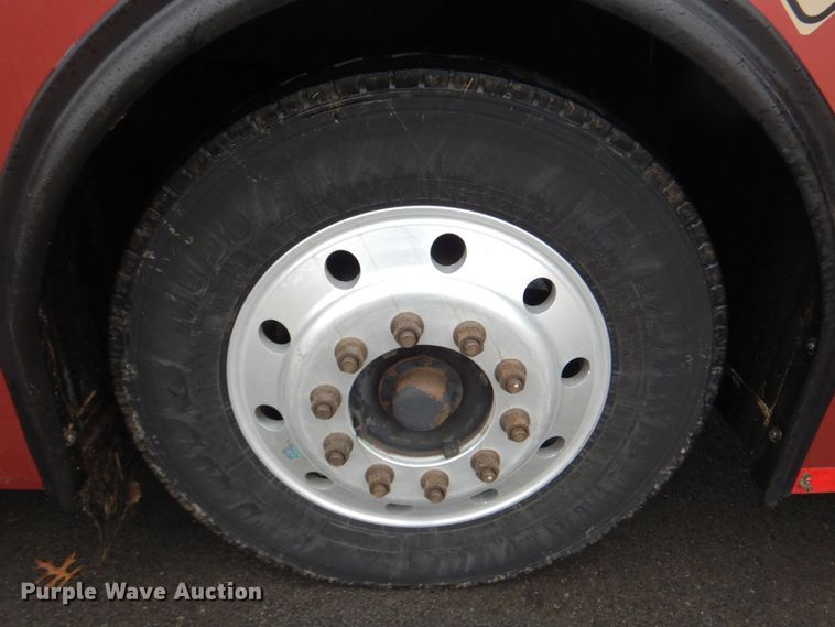 image for item FF9151 2006 El Dorado EZ Rider II coach bus