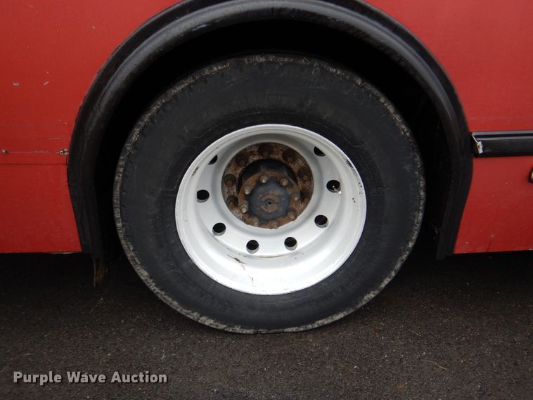 image for item FF9151 2006 El Dorado EZ Rider II coach bus