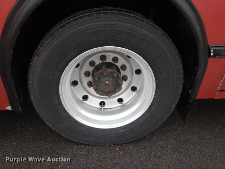 image for item FF9151 2006 El Dorado EZ Rider II coach bus