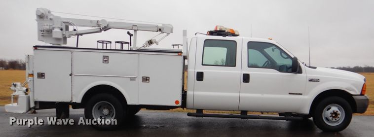 image for item FF9164 2000 Ford F350 Super Duty Crew Cab utility bed pickup truck