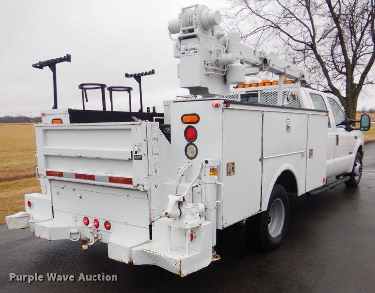 image for item FF9164 2000 Ford F350 Super Duty Crew Cab utility bed pickup truck