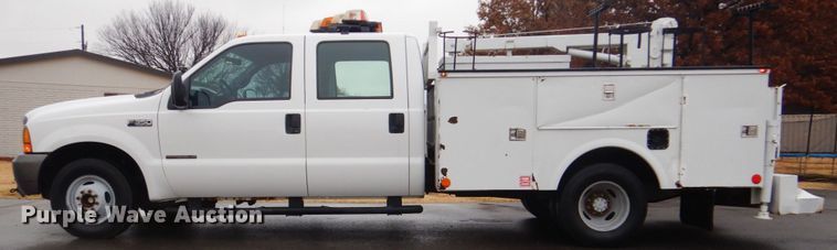 image for item FF9164 2000 Ford F350 Super Duty Crew Cab utility bed pickup truck