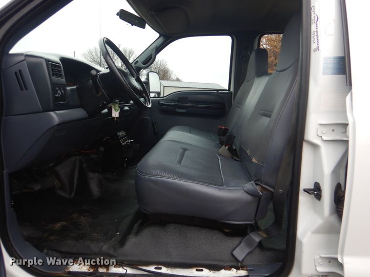 image for item FF9164 2000 Ford F350 Super Duty Crew Cab utility bed pickup truck