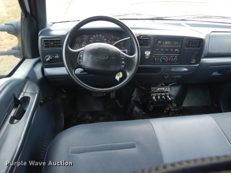 image for item FF9164 2000 Ford F350 Super Duty Crew Cab utility bed pickup truck