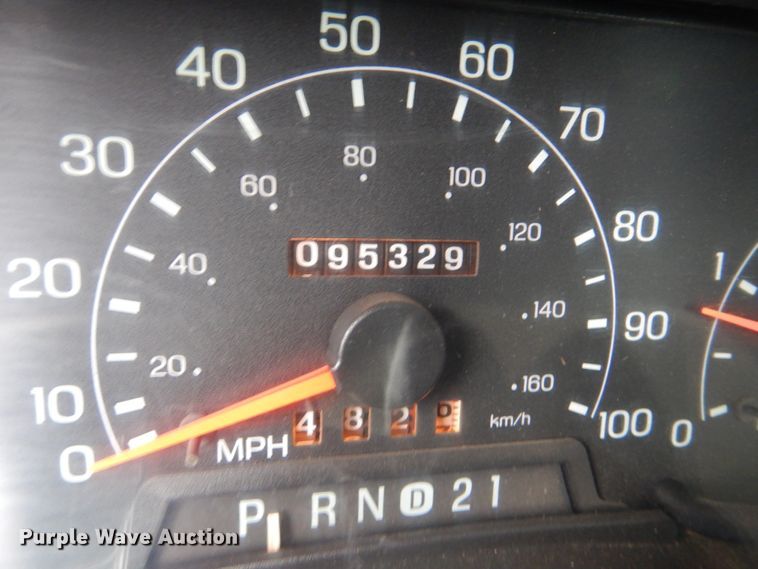 image for item FF9164 2000 Ford F350 Super Duty Crew Cab utility bed pickup truck