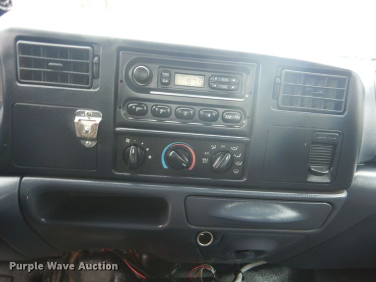 image for item FF9164 2000 Ford F350 Super Duty Crew Cab utility bed pickup truck