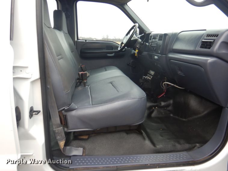 image for item FF9164 2000 Ford F350 Super Duty Crew Cab utility bed pickup truck