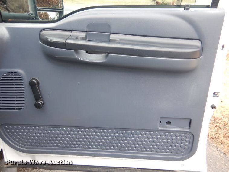 image for item FF9164 2000 Ford F350 Super Duty Crew Cab utility bed pickup truck