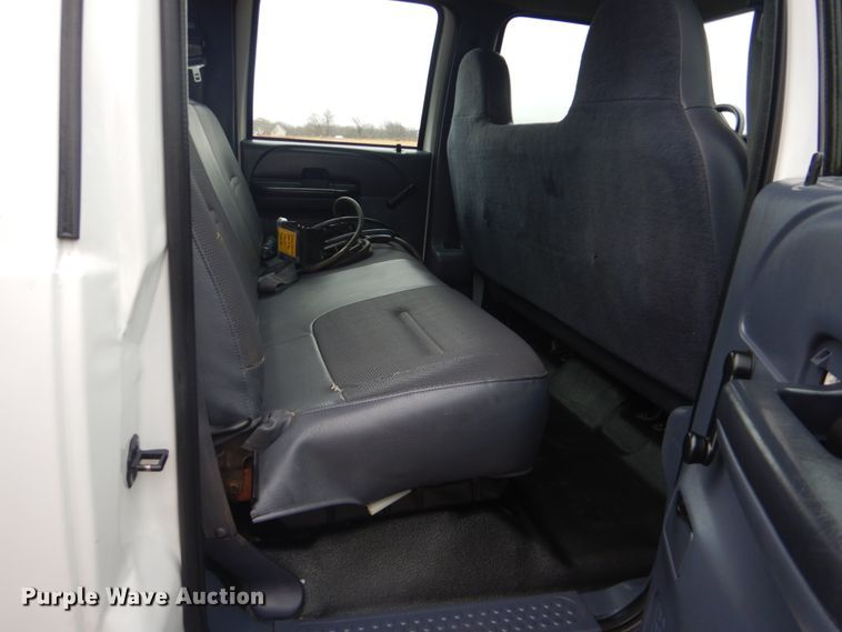 image for item FF9164 2000 Ford F350 Super Duty Crew Cab utility bed pickup truck