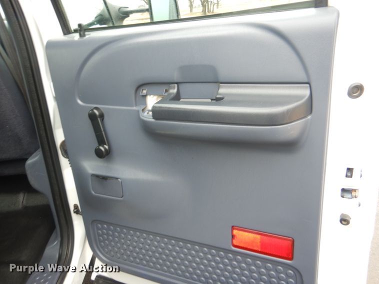 image for item FF9164 2000 Ford F350 Super Duty Crew Cab utility bed pickup truck