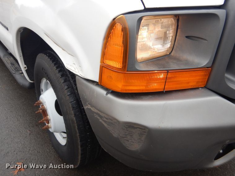 image for item FF9164 2000 Ford F350 Super Duty Crew Cab utility bed pickup truck