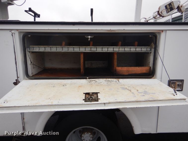 image for item FF9164 2000 Ford F350 Super Duty Crew Cab utility bed pickup truck