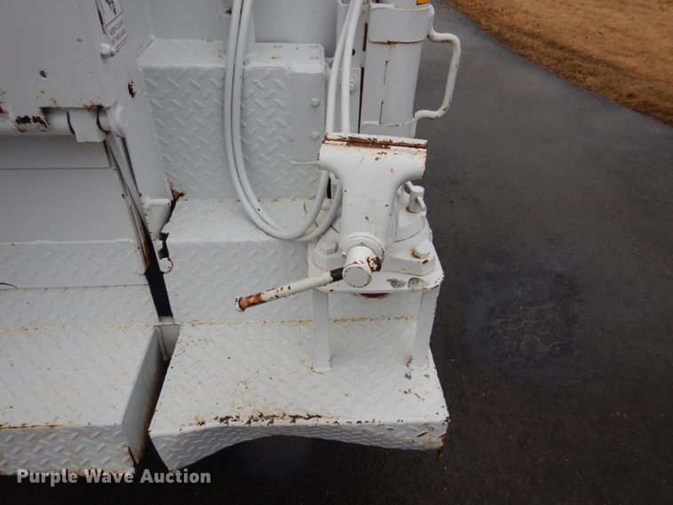 image for item FF9164 2000 Ford F350 Super Duty Crew Cab utility bed pickup truck