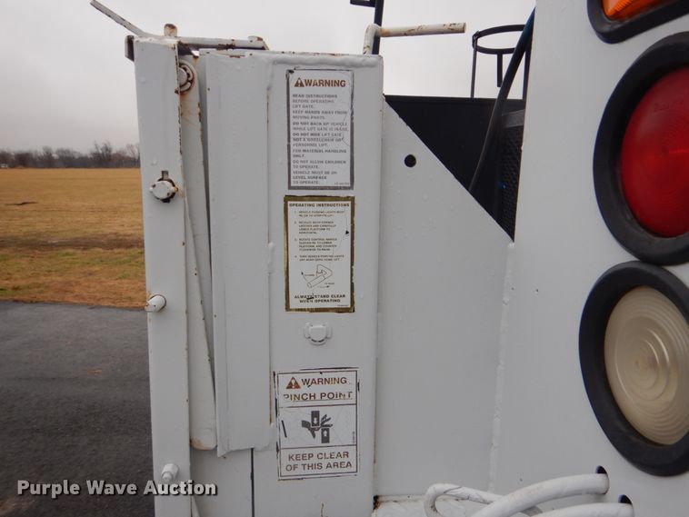 image for item FF9164 2000 Ford F350 Super Duty Crew Cab utility bed pickup truck