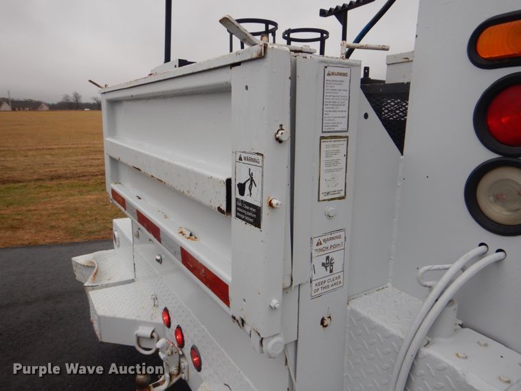 image for item FF9164 2000 Ford F350 Super Duty Crew Cab utility bed pickup truck