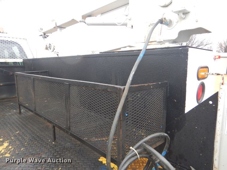 image for item FF9164 2000 Ford F350 Super Duty Crew Cab utility bed pickup truck